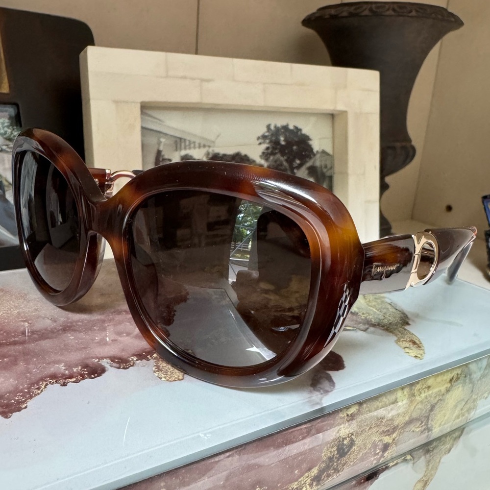 SALVATORE FERRAGAMO NWT Tortoise Cat-eye Sunglasses Authentic Gancini!
